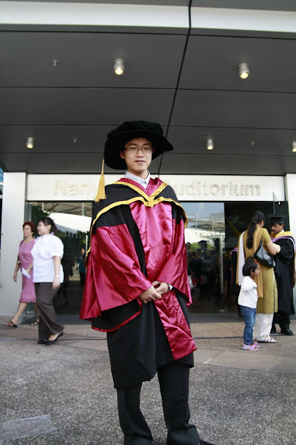 http://lh5.ggpht.com/_HbEIGm1amog/SnWdDUtuJvI/AAAAAAAAIoM/xQ6zIPsO05c/s640/20090728%20Ding%20Liang%20Convocation_14_resize.JPG